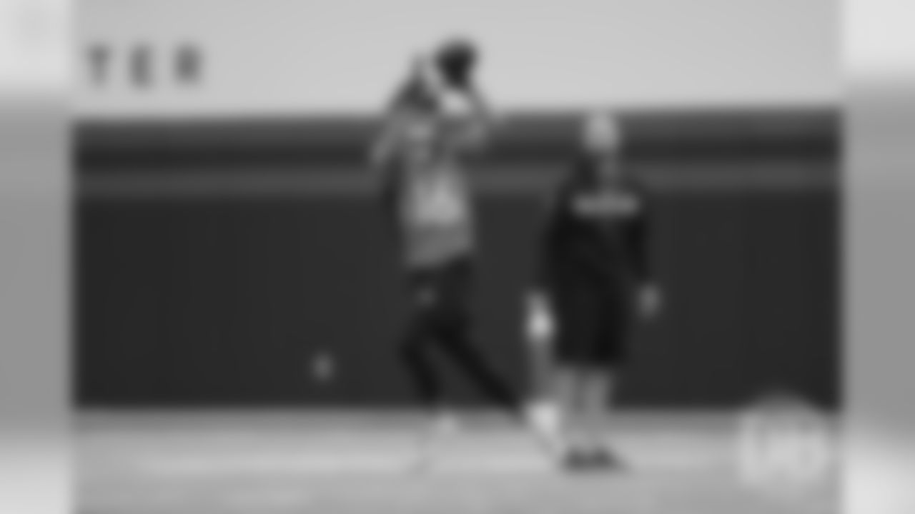 Chad Hansen makes a catch during the third and final day of voluntary veteran minicamp on April 18, 2019.
