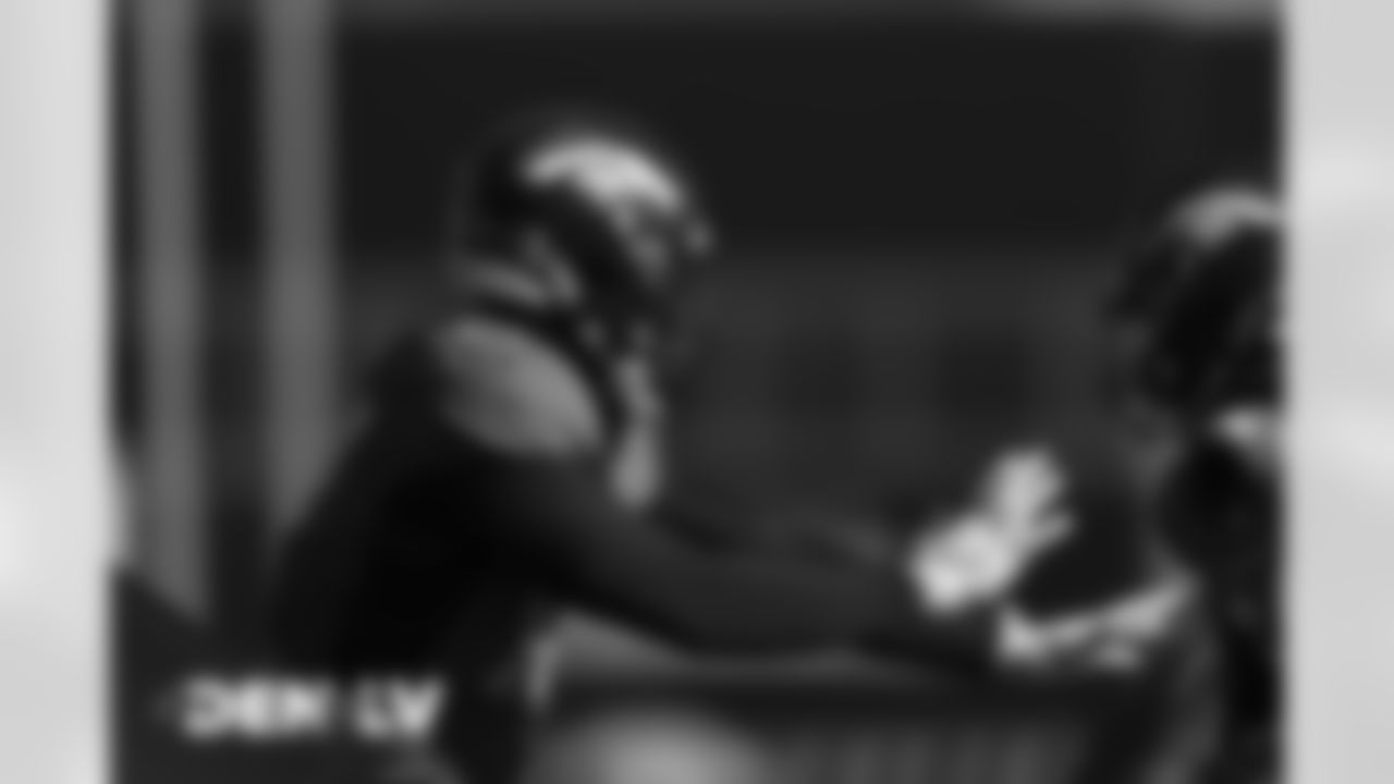 Jeremiah Attaochu during practice at UCHealth Training Center in Centennial, CO, November 12, 2020.
Photo by Gabriel Christus