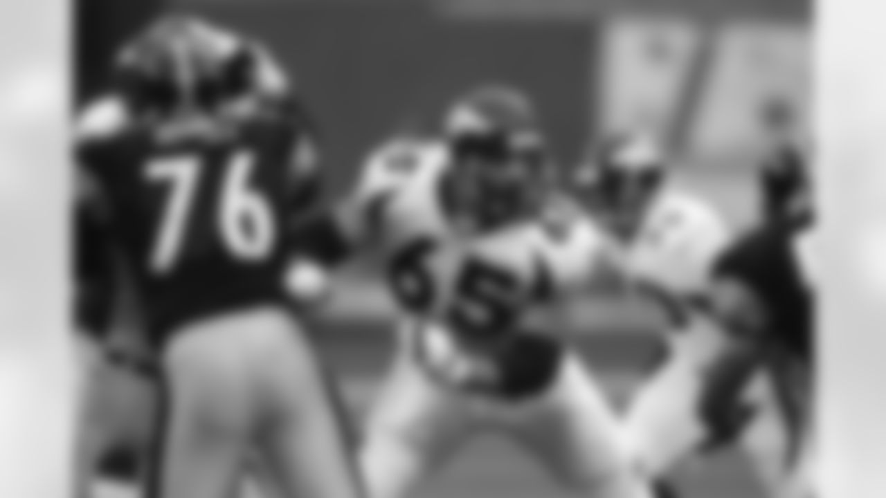 Denver Broncos Gary Zimmerman blocks at the offensive line, guarding his quarterback.