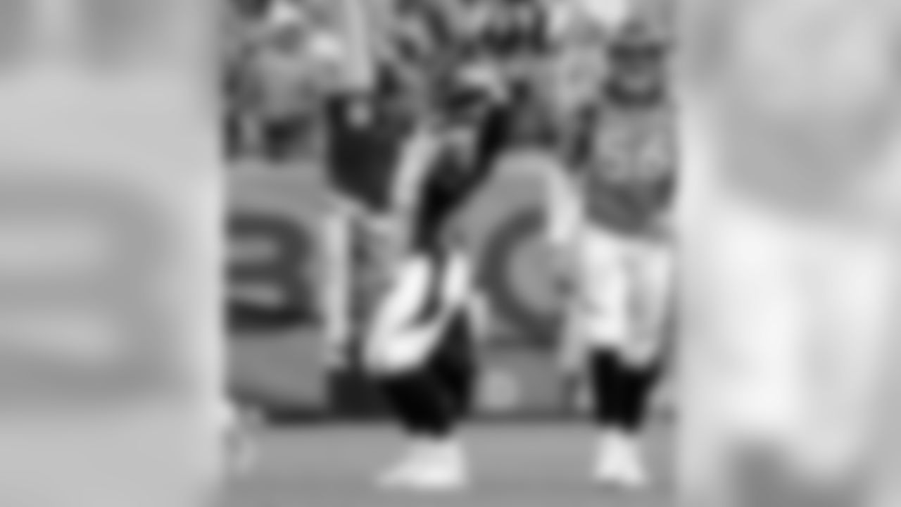 Outside linebacker Von Miller (58)