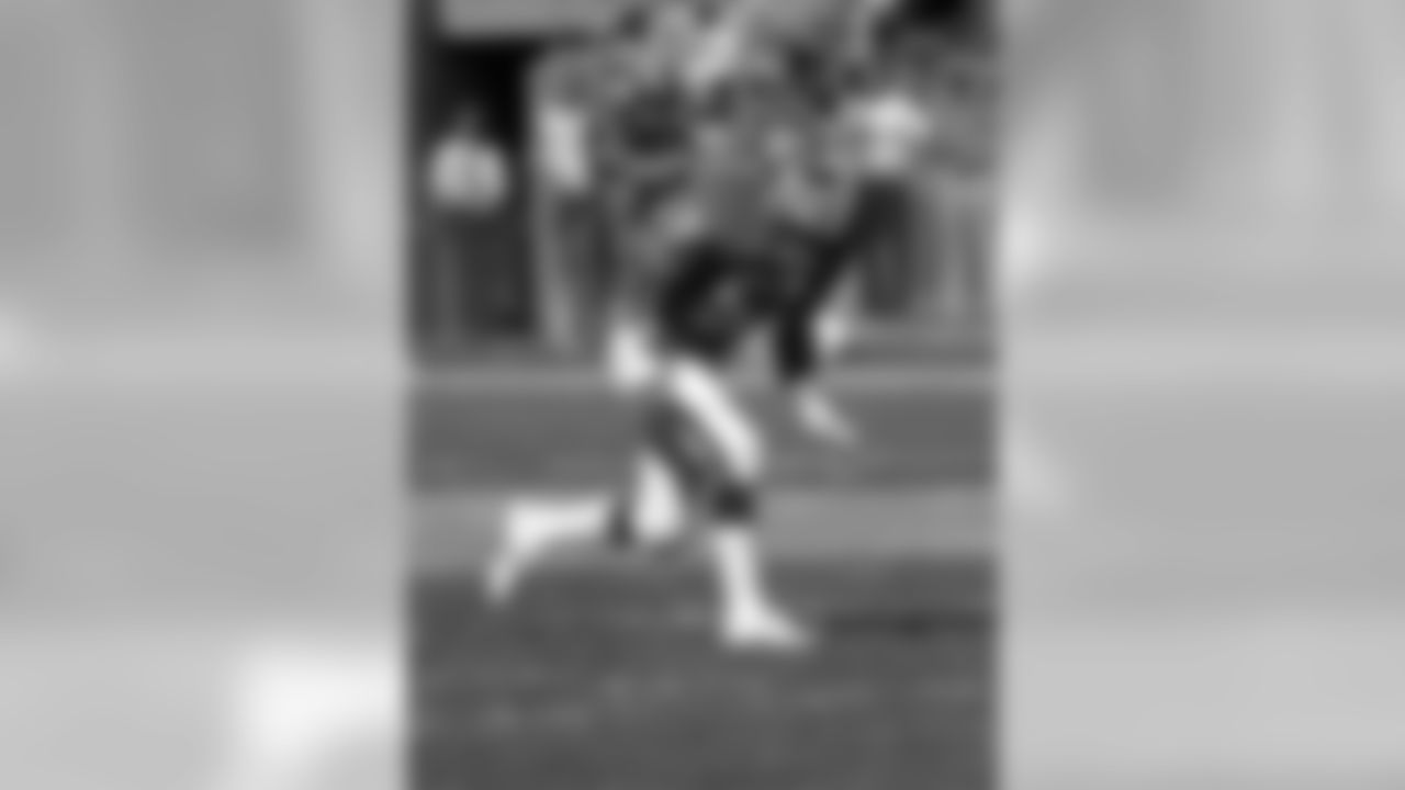 Denver Broncos Randy Gradishar (53) during a game from his 1978 season with the Denver Broncos. Randy Gradishar played for 10 seasons, all with the Denver Broncos and was a 7-time Pro Bowler.(David Durochik via AP)