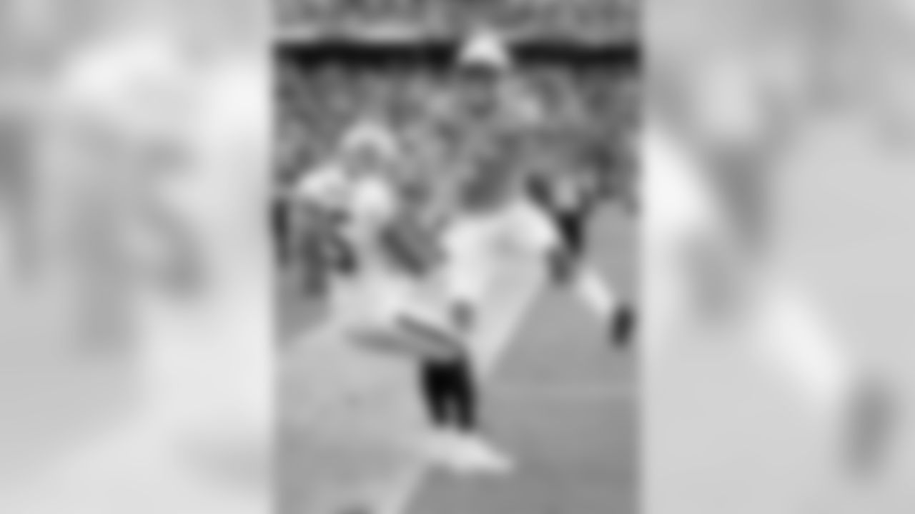 Top performer, Oakland: Michael Crabtree's "slice of blue" touchdown — so called by the referee upon seeing blue end-zone grass between Crabtree's feet and the sideline during the video review — made him our top performer.Top performer, San Diego: Melvin Ingram was a terror Sunday, recording one sack, two quarterback hits, one pass defensed and two forced fumbles.
