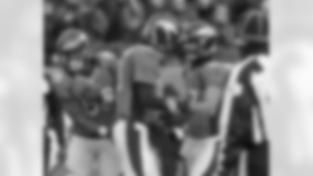 Manning squeezes a pass through a narrow window to hit Decker for an 11-yard scoring strike in the regular-season finale vs. Kansas City.