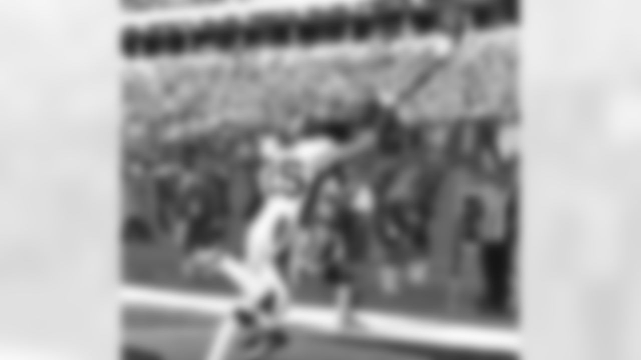 CB Chris Harris defends a pass in the end zone.