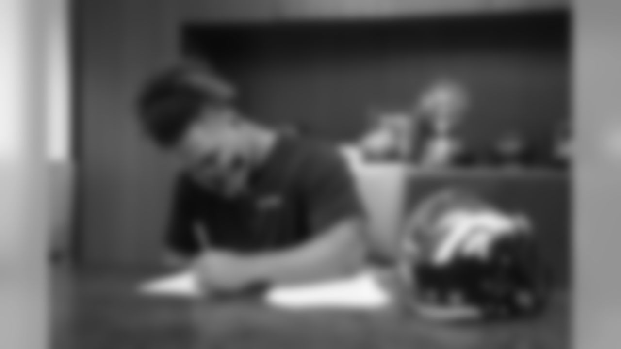 Netane Muti signs his rookie contract in Pat Bowlen's conference room at UCHealth Training Center on July 27, 2020. (Photo by Ben Swanson)