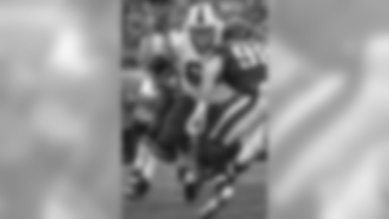 2015 stats: 16 starts in 16 games
Career stats: 11 NFL seasons, 118 starts, 118 games, 2-time Pro Bowl (2012, 2015), Pro Football Focus All-Pro (2015)