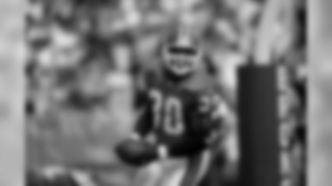 Denver Broncos running back Terrell Davis (30) smiles after scoring during an NFL game against the Washington Redskins in Denver, Sept. 17, 1995. The Broncos defeated the Redskins 38-31. (AP Photo/Eric Lars Bakke)
