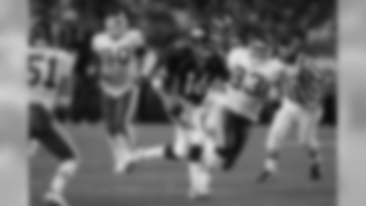 Jake Plummer rushes the ball during the NFL game against the Kansas City Chiefs on September 12, 2004 at Invesco Field at Mile High in Denver, Colorado.