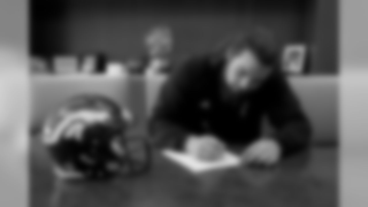 G Sam Jones signs his rookie contract.