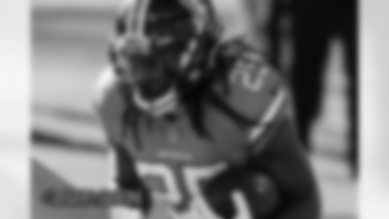 Melvin Gordon III warms up before the Broncos' Week 15 game against the Buffalo Bills at Empower Field at Mile High in Denver, Colorado on December 19, 2020. (Photo by Eric Lars Bakke)