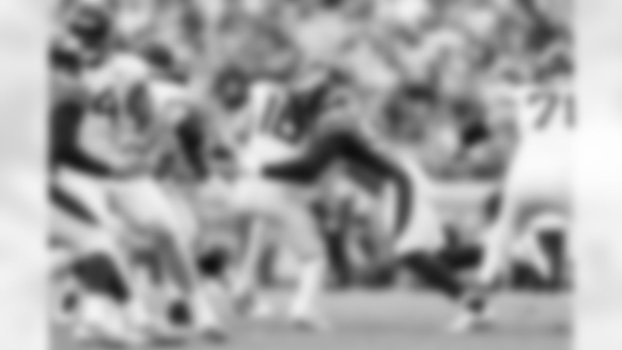 Von Miller during the Broncos' Week 2 game against the Jacksonville Jaguars at TIAA Bank Field in Jacksonville, Florida on September 19, 2021. (Photo by Gabriel Christus)
