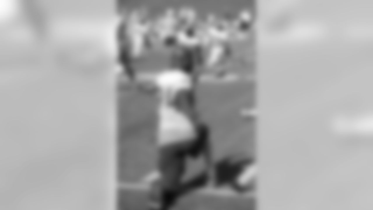 DE DeMarcus Ware