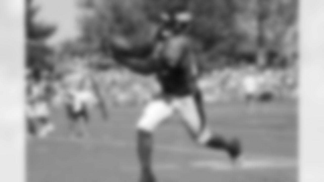 S Mike Adams reaches out to make a catch.