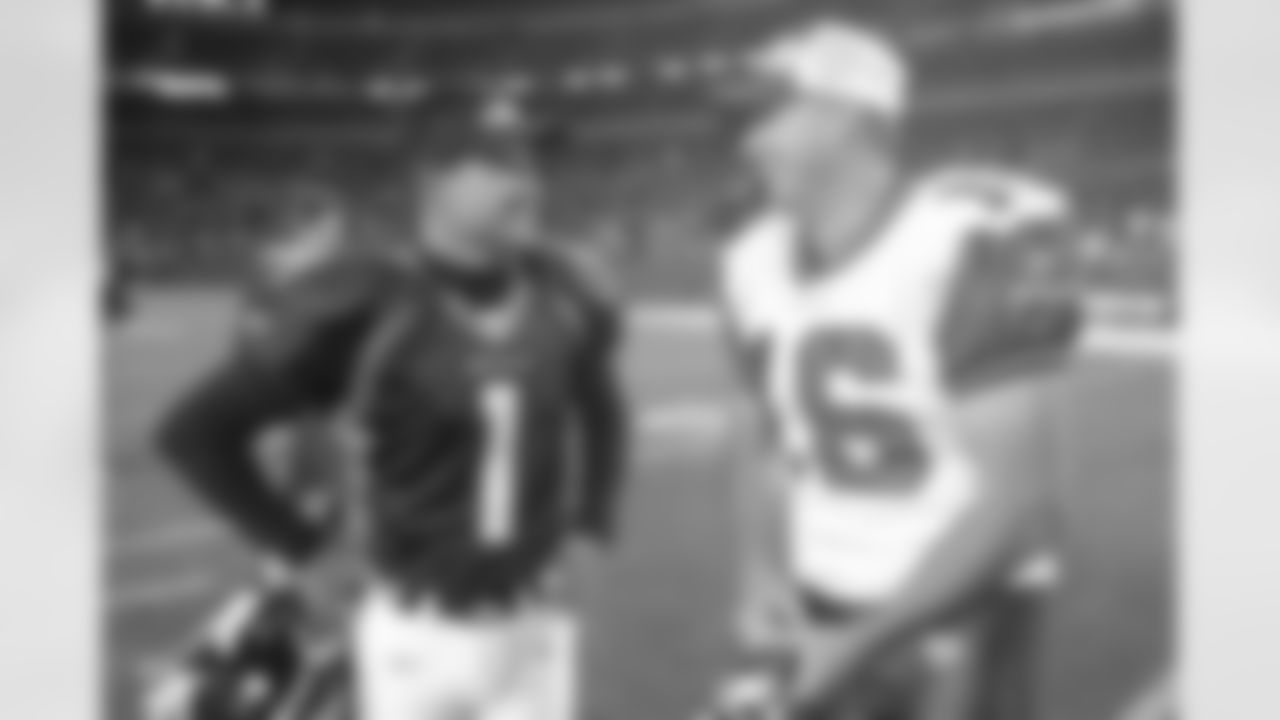 Jason Elam chats with his old teammate Tom Rouen against the Seattle Seahawks at INVESCO Field at Mile High in Denver, CO on August 29, 2003.