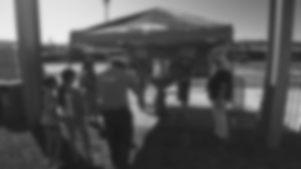 parrillada_photo_gallery_wide_0019_BRONCOS PARRILLADA00086553