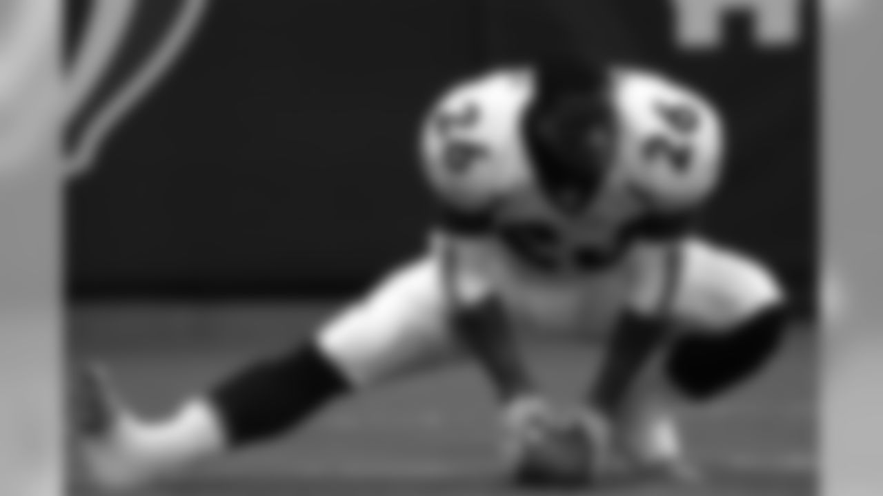 Clinton Portis loosens up before the start of the game against the Houston Texans at Reliant Stadium in Houston, TX on August 9, 2003.