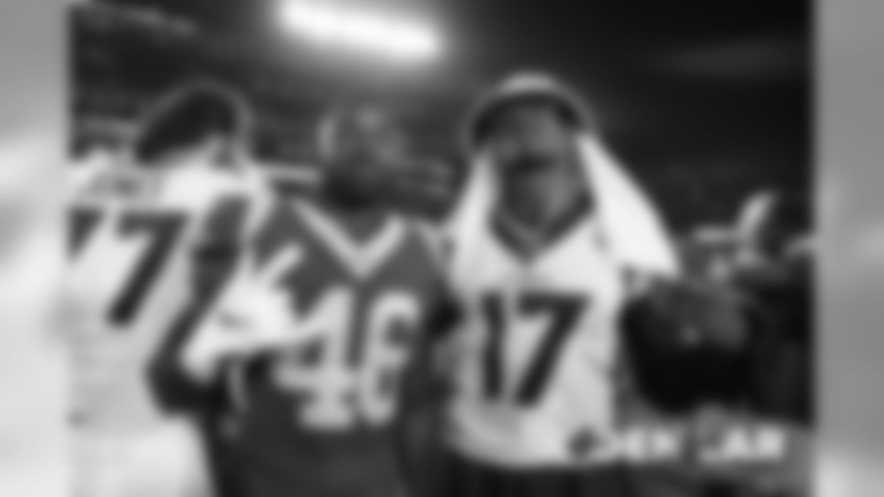 DaeSean Hamilton poses for a photo with Nick Scott after the Broncos' preseason game against the Los Angeles Rams on August 24, 2019 at the Los Angeles Memorial Coliseum. (Photo by Gabriel Christus)