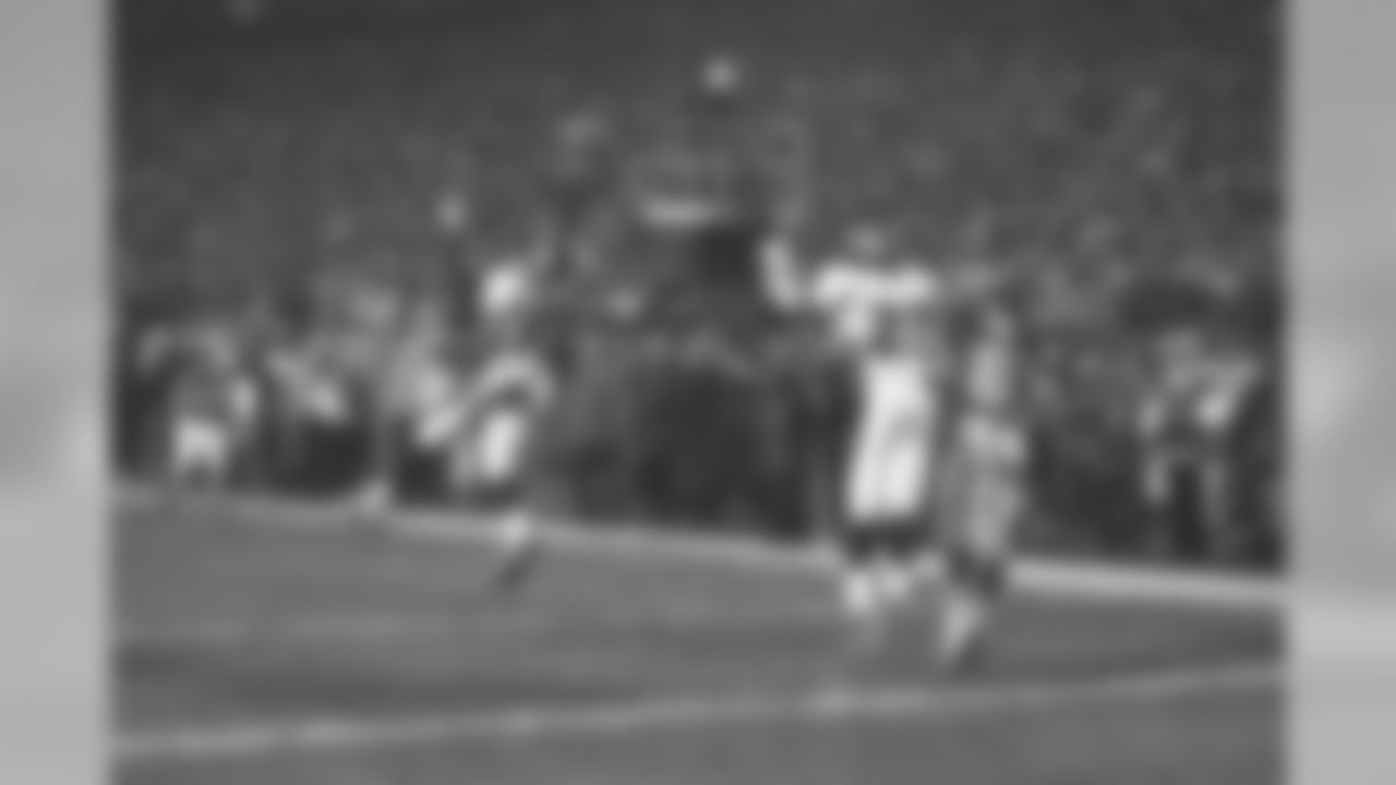 Darrien Gordon sealed the fate of the Chiefs with a last-second pass (11 remaining) deflection near the endzone on fourth down against the Kansas City Chiefs at Arrowhead Stadium in Kansas City on January 4, 1998.