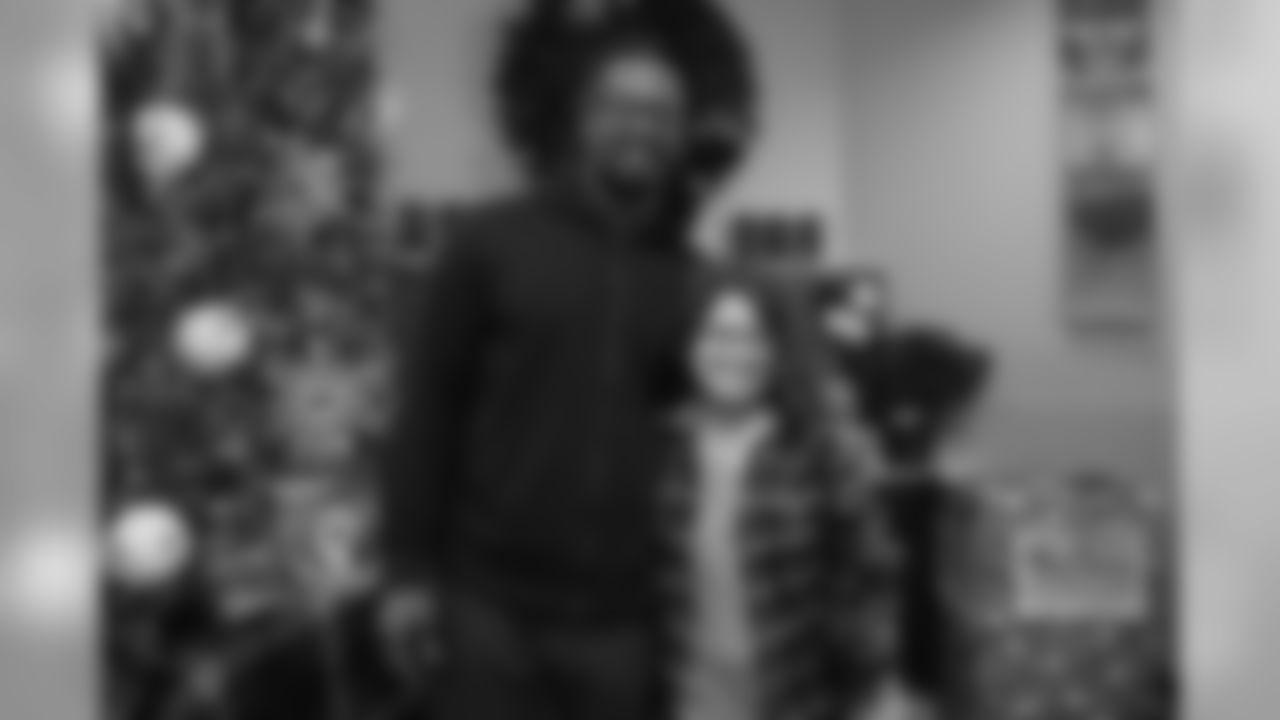 Von Miller takes photos with fans to help encourage donations at a toy drive for Boys & Girls Clubs of Metro Denver for the holidays on December 23, 2019. (Photo by Ben Swanson)