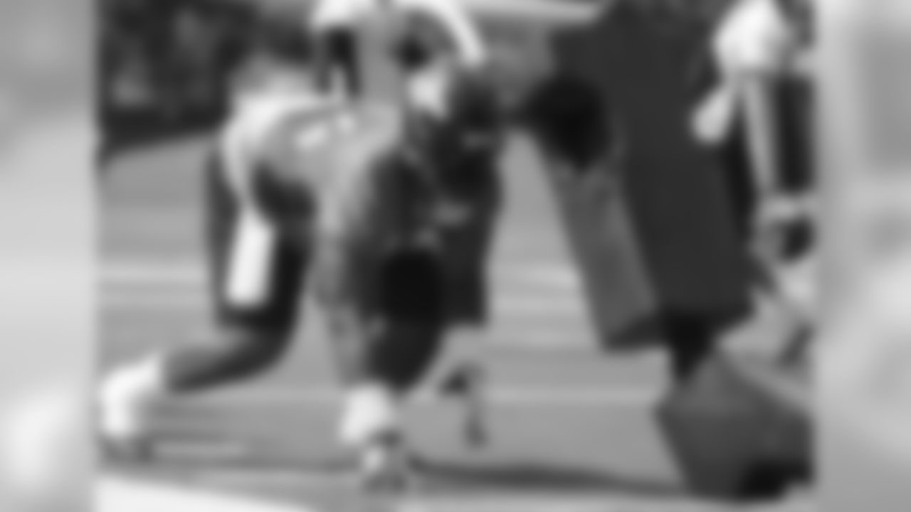 DT Terrance Knighton practices for the first time as a Bronco.