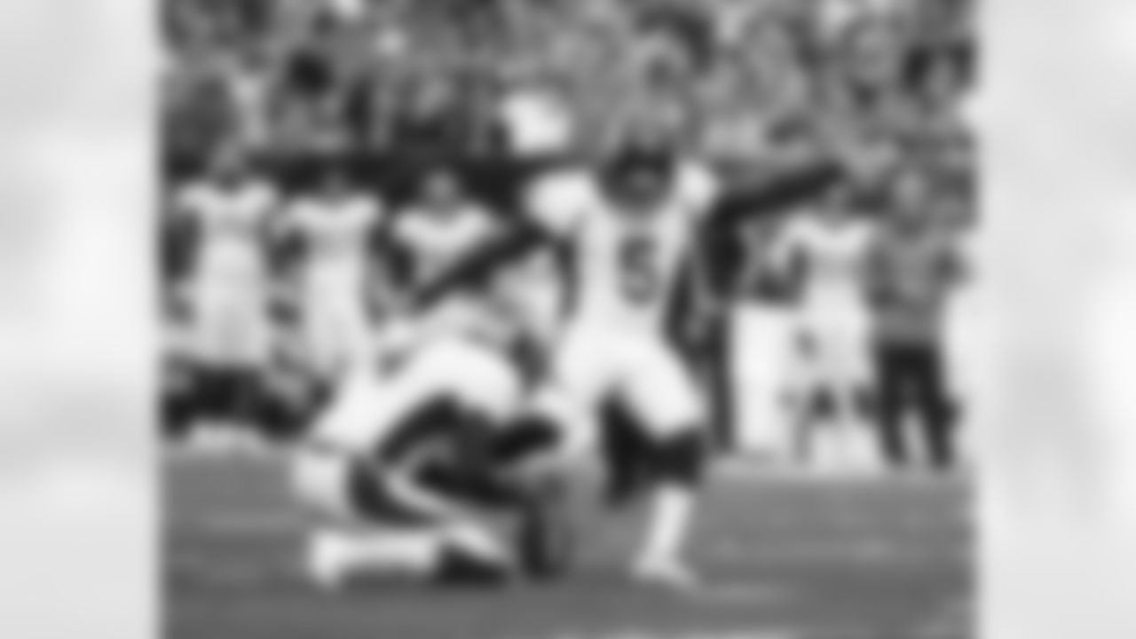 K Matt Prater gives the Broncos an early 3-0 lead with a 43-yard field goal.