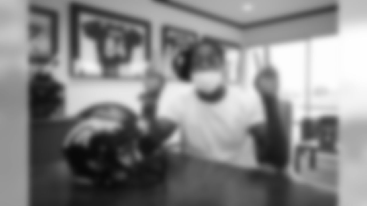 KJ Hamler signs his rookie contract in Pat Bowlen's conference room at UCHealth Training Center on July 27, 2020. (Photo by Ben Swanson)
