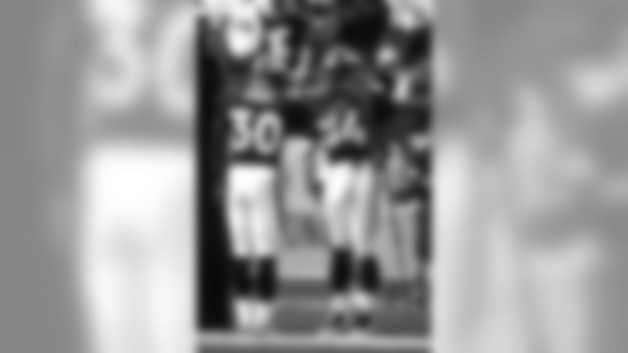 Shannon Sharpe and Terrell Davis exchange salutes after Sharpe connected with John Elway to produce the game's first touchdown against the Dallas Cowboys at Mile High Stadium in Denver, CO on September 13, 1998.