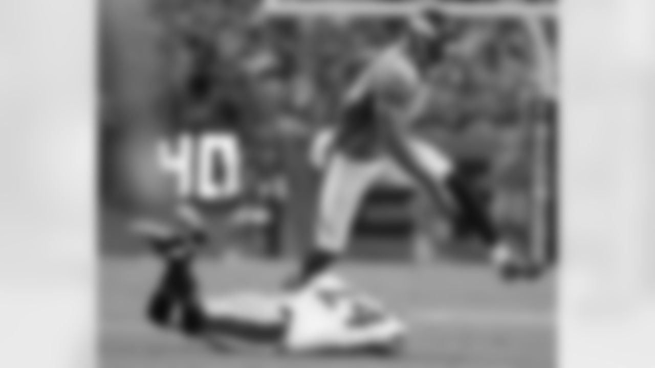 Thomas steps over Steelers CB Ike Taylor after making a catch.