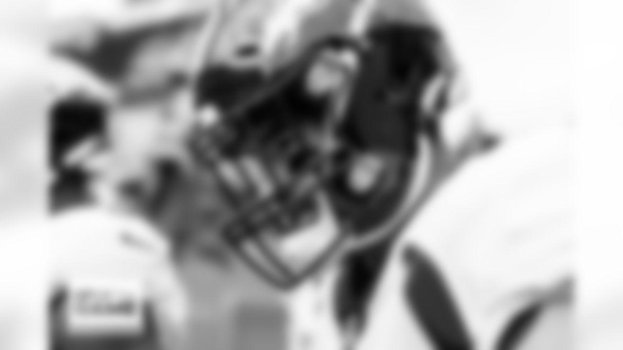 Josey Jewell during warmups at the Broncos' Week 10 game against the Tennessee Titans at Nissan Stadium in Nashville, Tennessee on November 13, 2022. (Photo by Ben Swanson)