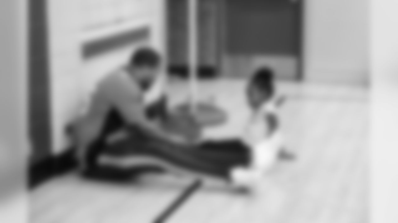 Bradley Chubb ties a girls' shoelaces from the Virginia Court Boys & Girls Club in Aurora on February 11, 2020 as part of a tour of Boys & Girls Clubs in the metro Denver area. (Photo by Jeremy Rincon/DenverBroncos.com)