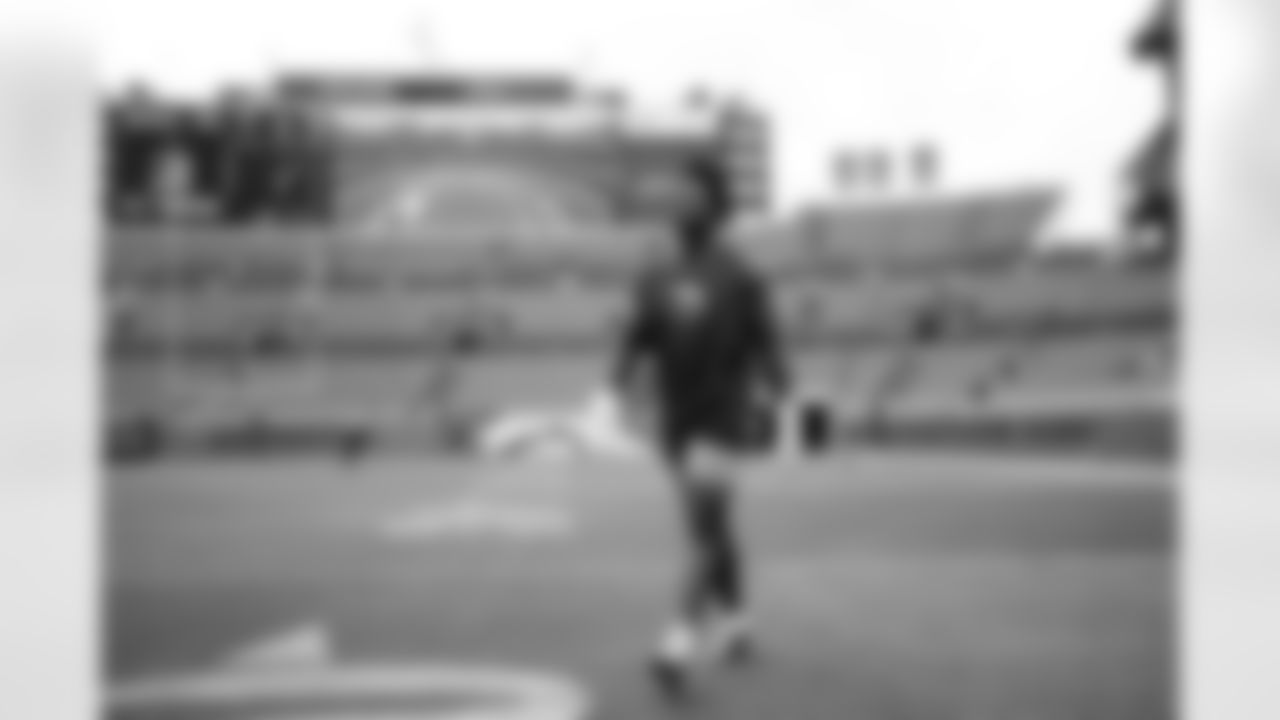 Melvin Gordon III before practice on Day 12 of training camp at Empower Field at Mile High on August 29, 2020. (Photo by Ben Swanson)