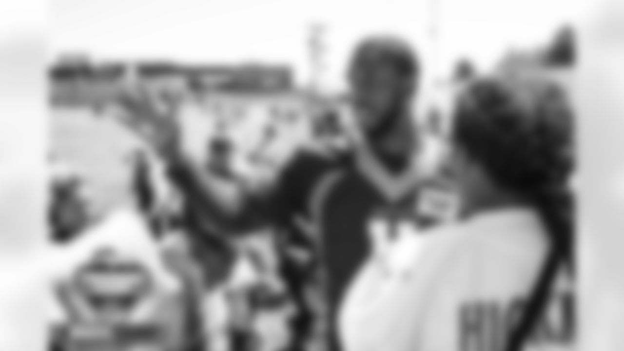 Josh Johnson greets fans and youth football players from Oakland at practice on Day 9 of training camp at UCHealth Training Center in Englewood, Colorado on August 5, 2022. (Photo by Ben Swanson)
