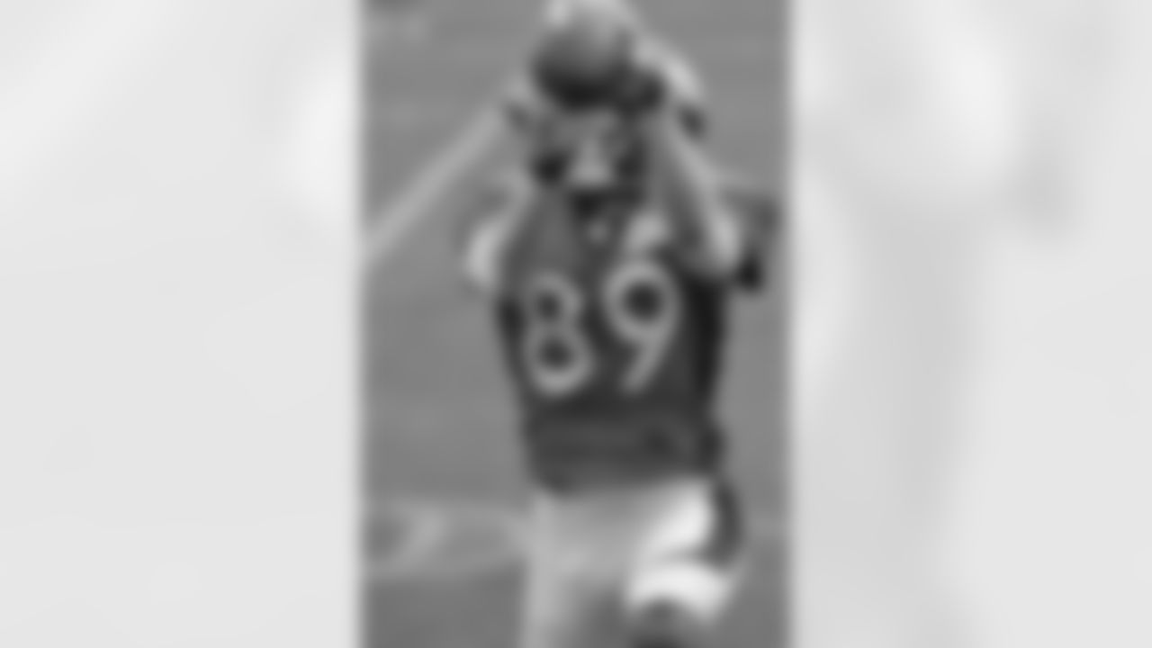 WR Greg Orton makes a catch.