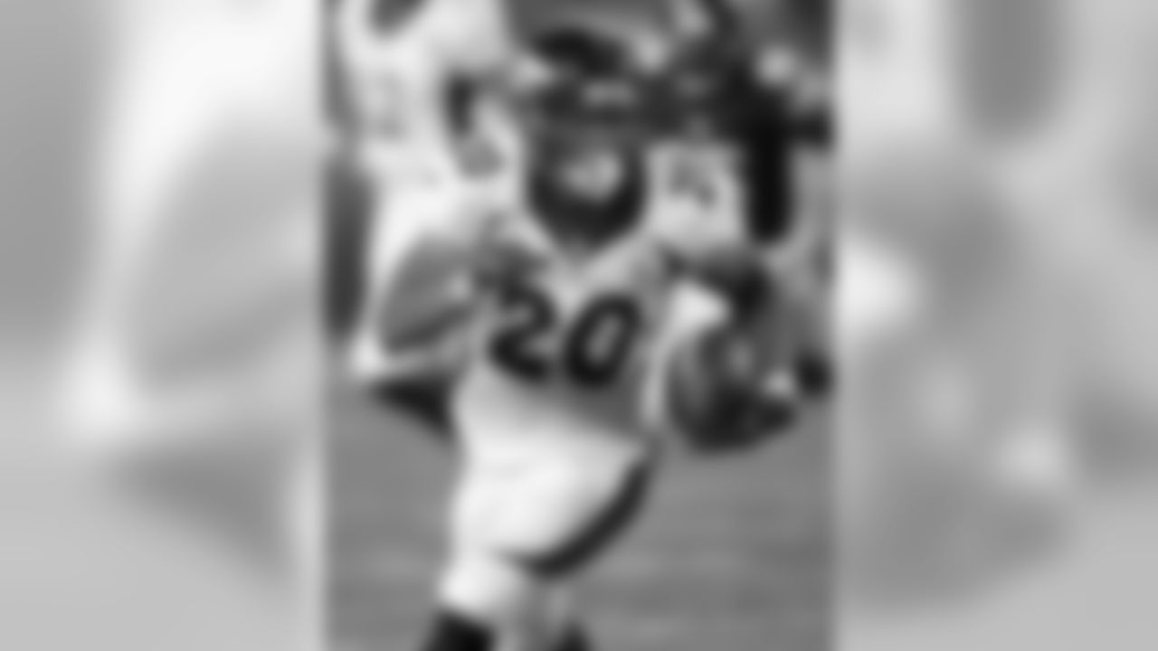 Running back Devontae Booker (20)