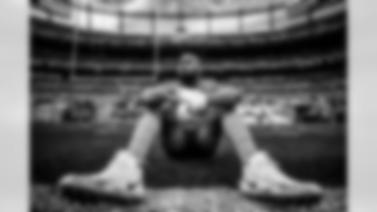 Jonathon Cooper before the Broncos' Week 10 game against the Philadelphia Eagles at Empower Field at Mile High in Denver, Colorado on November 14, 2021. (Photo by Ben Swanson)