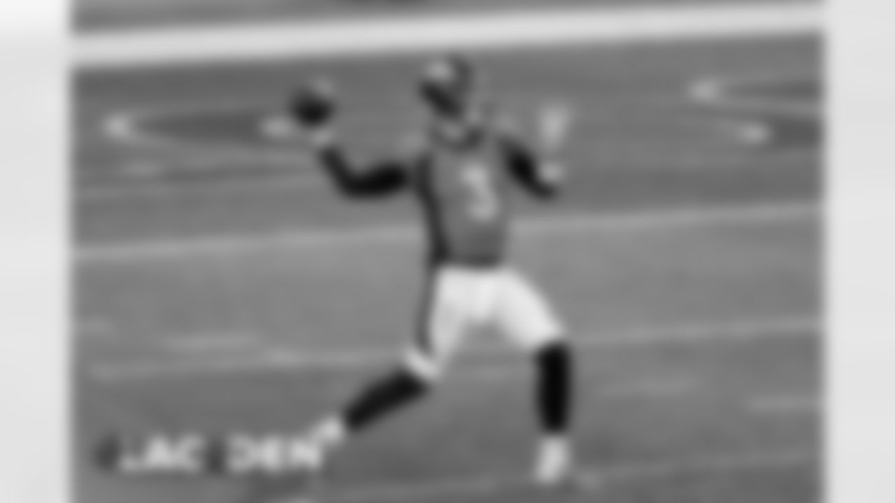 Drew Lock throws a pass during the second half of the Broncos' Week 8 game against the Los Angeles Chargers at Empower Field at Mile High on November 1, 2020. (Photo by Gabriel Christus)