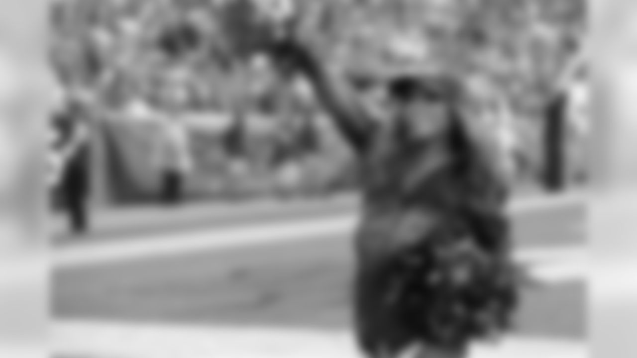 Denver Broncos, DBC, Cheerleaders Annie