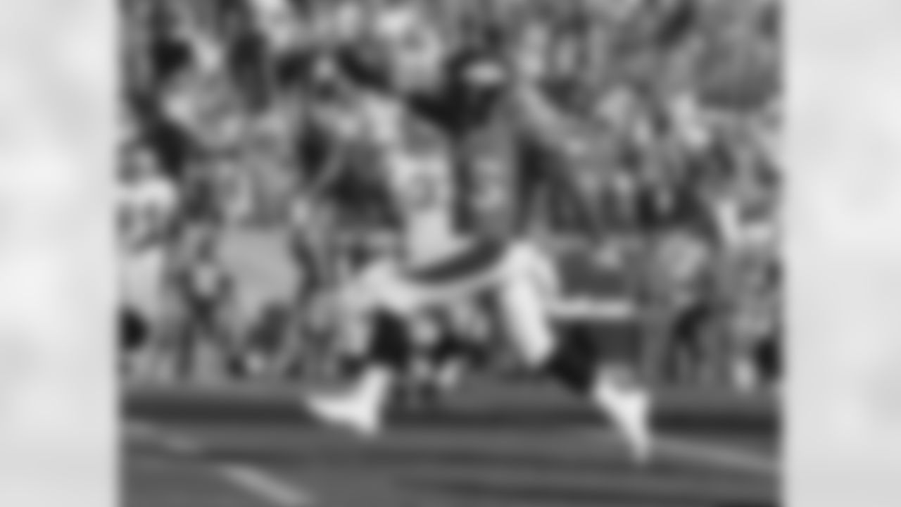 Ball punctuates the scoring with a 14-yard catch in the third quarter.