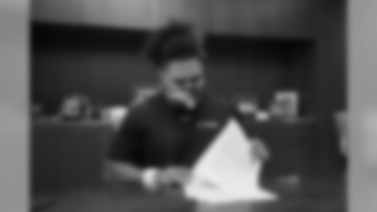 Netane Muti signs his rookie contract in Pat Bowlen's conference room at UCHealth Training Center on July 27, 2020. (Photo by Ben Swanson)
