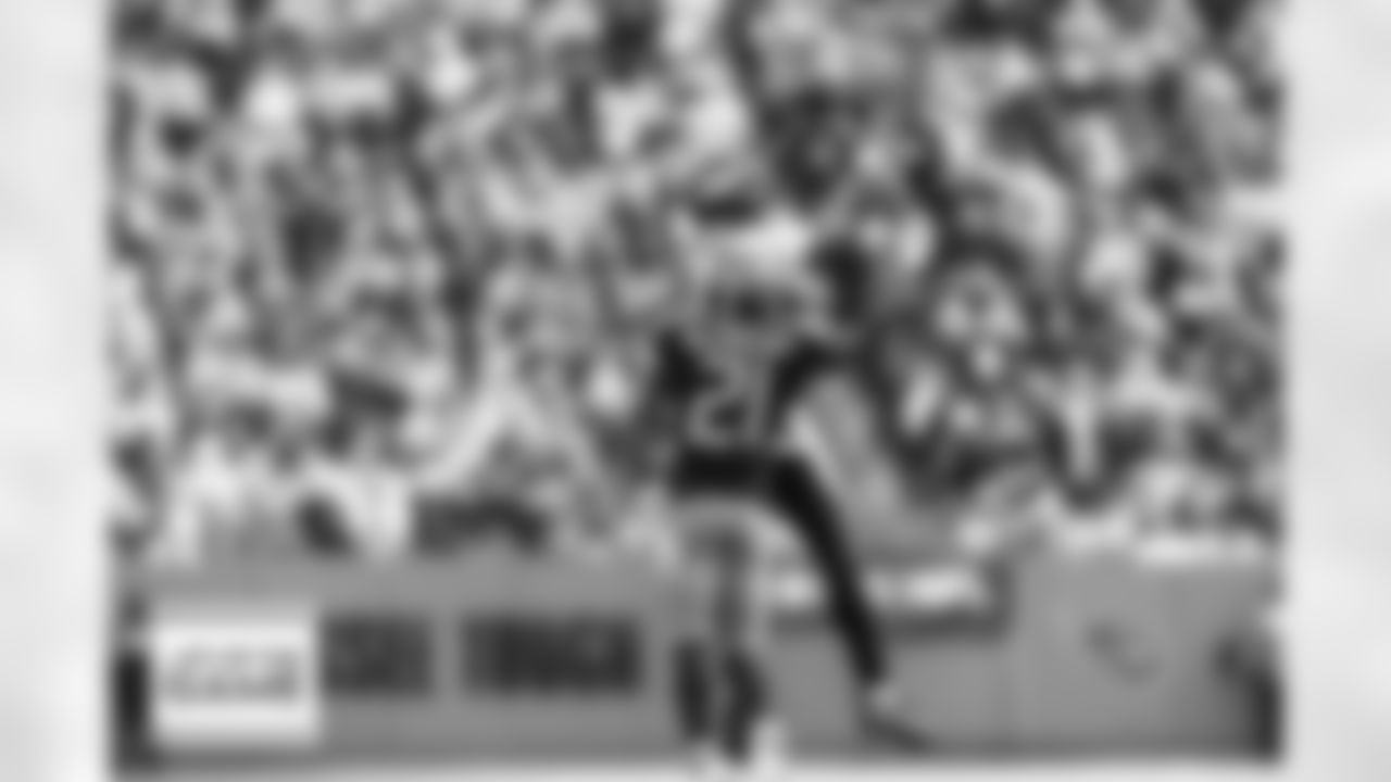 Denver Broncos wide receiver Courtland Sutton (14) catches a pass during the NFL game against the Tennessee Titans on Sunday, November 13, 2022 at Nissan Stadium in Nashville, Tennessee.
Photo by Gabriel Christus / Denver Broncos