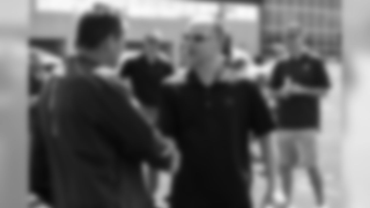 Before beginning his first season as the Nuggets' head coach, Michael Malone visited with Gary Kubiak during a training camp practice to see how his fellow first-year coach ran things.