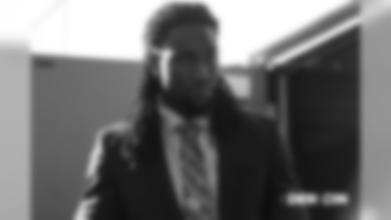 walks to the bus during the team's travel for their Week 13 game against the Cincinnati Bengals on December 1, 2018. Photo by Gabriel Christus