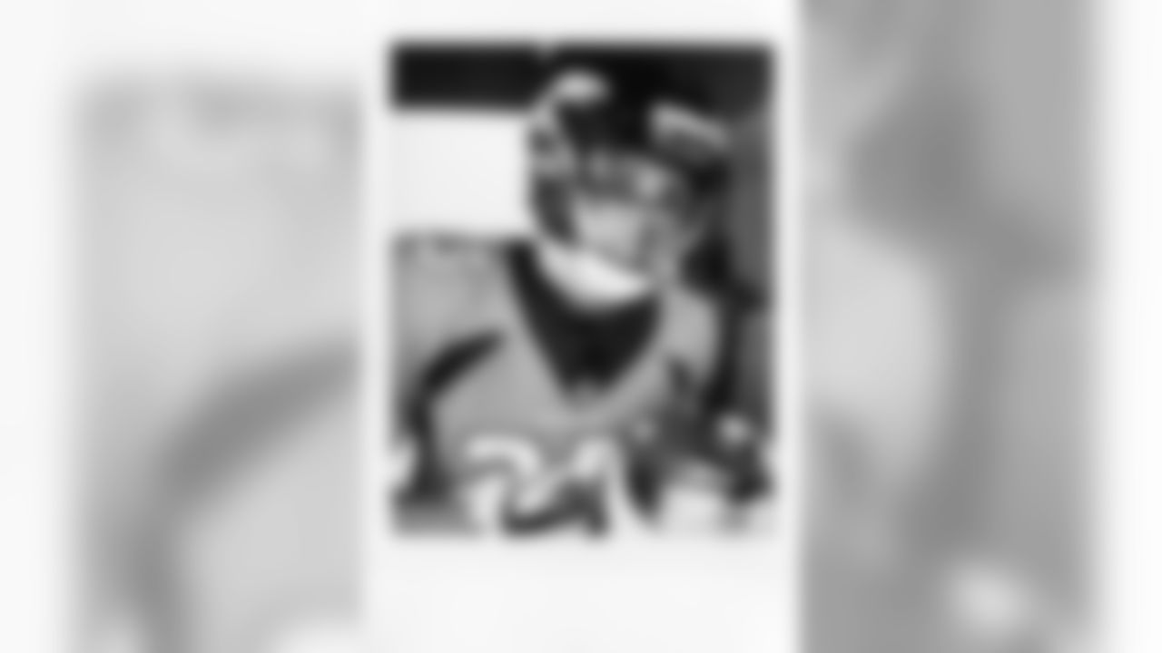 With no clear starter yet established at running back, Devontae Booker wants to show he has the combination of speed, physicality and grit to earn the job.