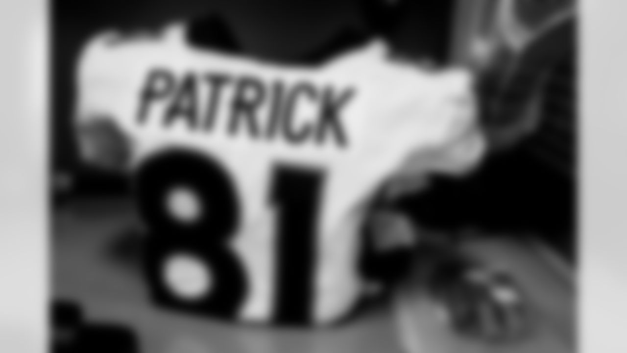 Tim Patrick's jersey in the locker room before the Broncos' Week 7 game against the Cleveland Browns at FirstEnergy Stadium in Cleveland, Ohio on October 21, 2021. (Photo by Joe Abdellah)