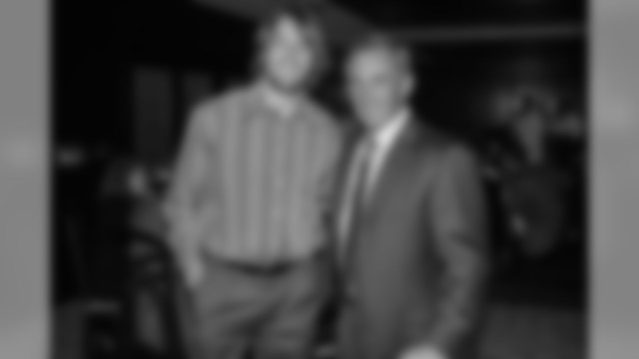 Mike Shanahan poses with Jake Plummer as the Denver Broncos hold their awards banquet for the 2005 Walter Payton Man of the Year at Morton's Steakhouse. Jamie Schwaberow/Rich Clarkson and Associates