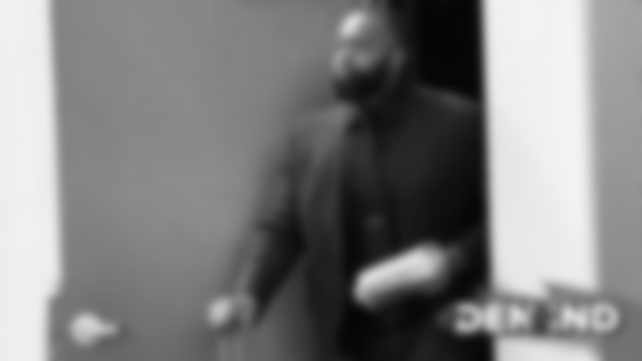 Ron Leary walks to the bus during the team's travel to Indiana on October 26, 2019 ahead of their Week 8 game against the Indianapolis Colts. (Photo by Emily Simanskis)