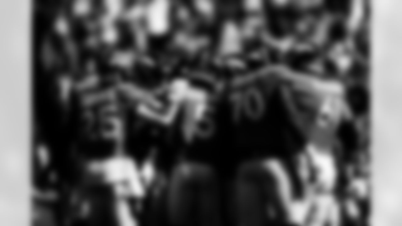 Denver Broncos running back Melvin Gordon III (25), quarterback Teddy Bridgewater (5), offensive tackle Bobby Massie (70) and guard Graham Glasgow (61) in a huddle during the NFL game against the New York Jets on Sunday, September 26, 2021 at Empower Field at Mile High in Denver, Colorado.
Photo by Gabriel Christus