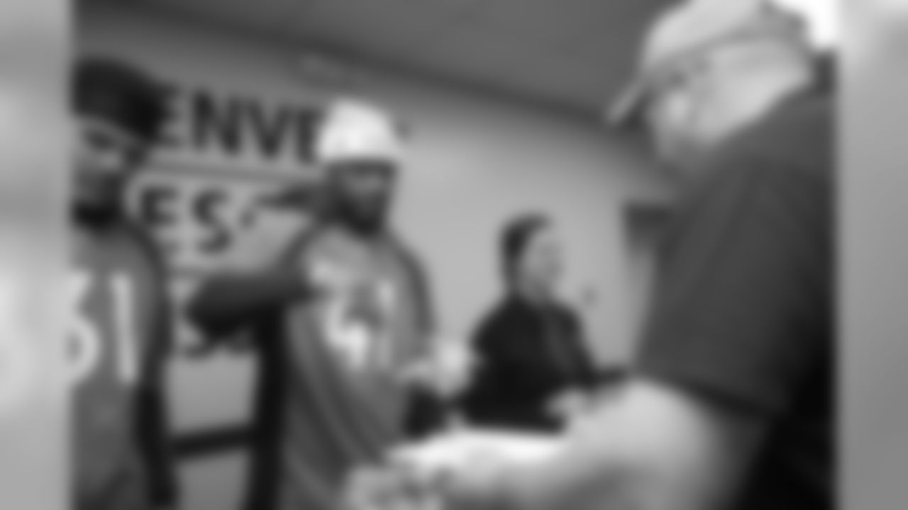 De'Vante Bausby and teammates serve dinner at the Denver Rescue Mission's 20th annual holiday party at the Mission's The Crossing location on December 9, 2019. (Photo by Ben Swanson)