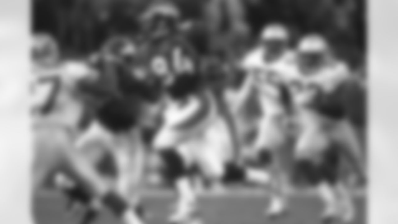 Denver: Shannon Sharpe makes a reception, a few of his 174 yards receiving on the night against the Seattle Seahawks at Mile High Stadium in Denver, CO on November 2, 1997.