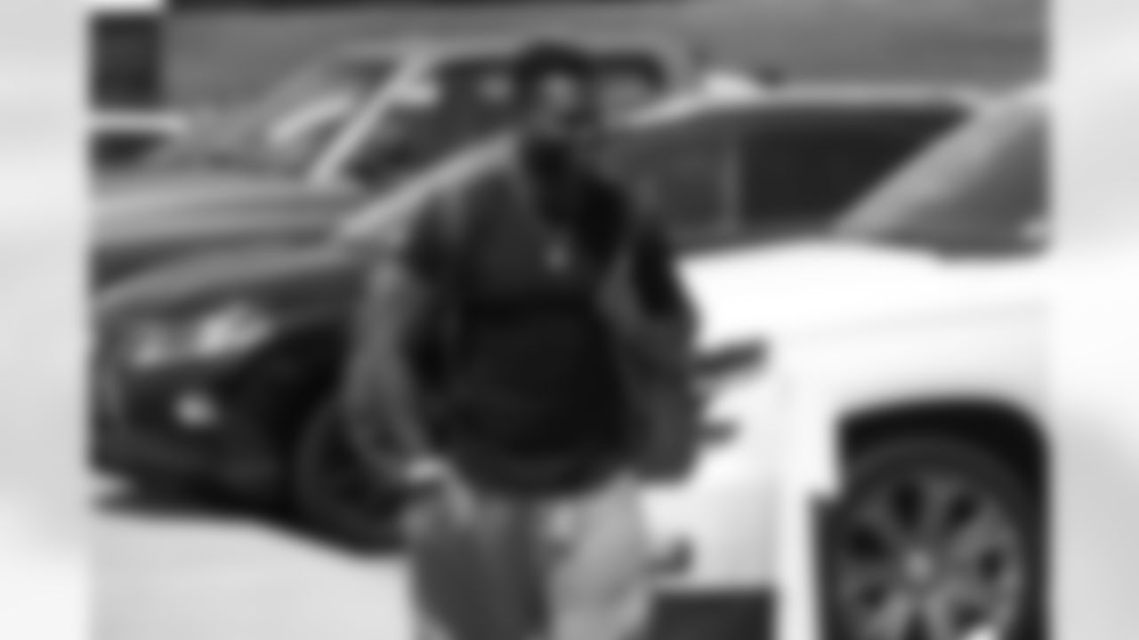 Outside linebacker Shaquil Barrett arrives for training camp on July 27, 2018.